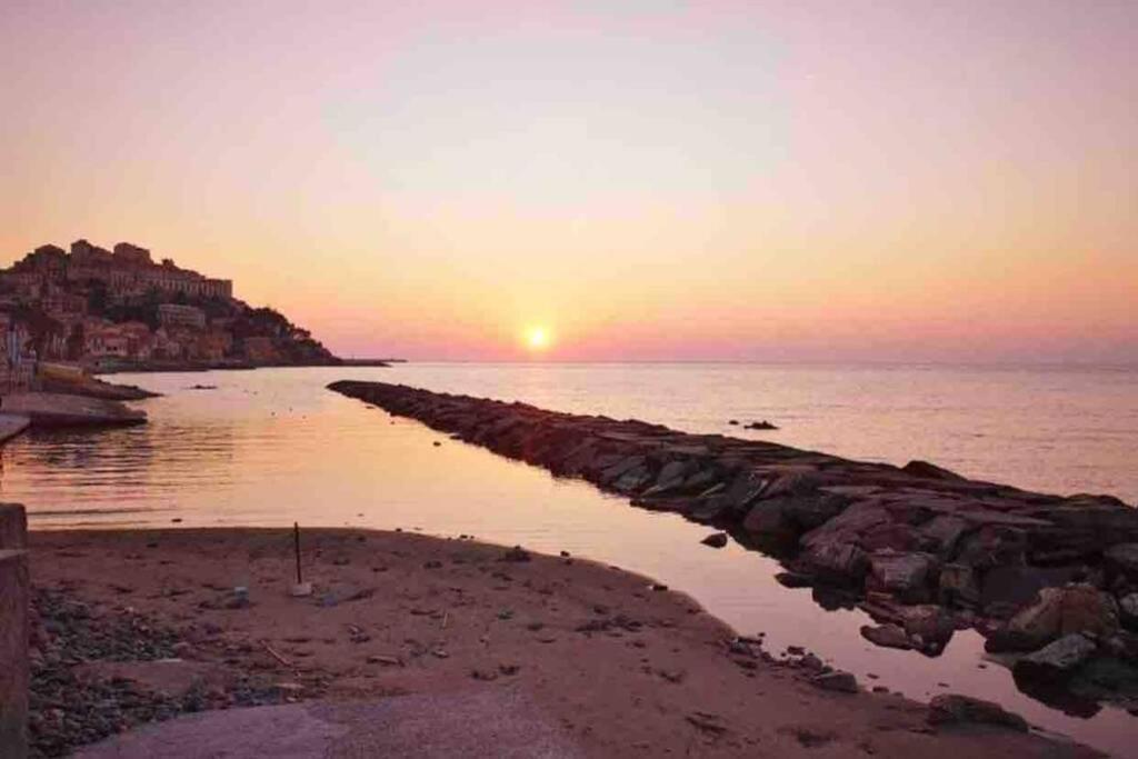 Appartamento sul mare alla Foce Imperia Esterno foto