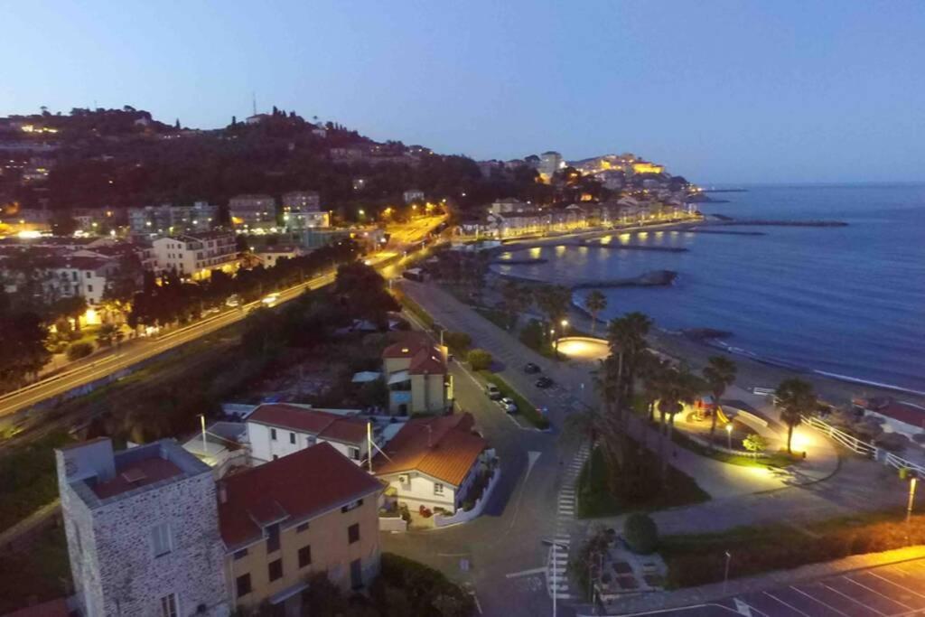 Appartamento sul mare alla Foce Imperia Esterno foto